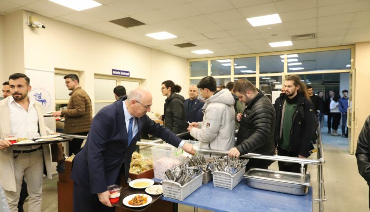 DEÜ öğrenci yemekhanesi iftar programı (3)