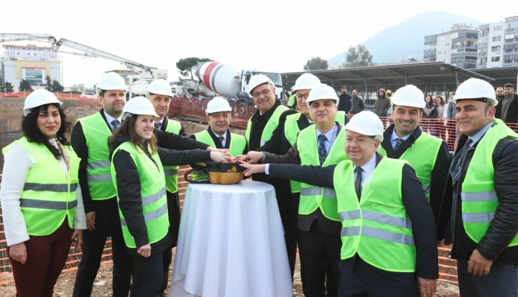 DEÜ Diş Hekimliği Uygulama ve Araştırma Hastanesi Temel Atma Töreni (4)